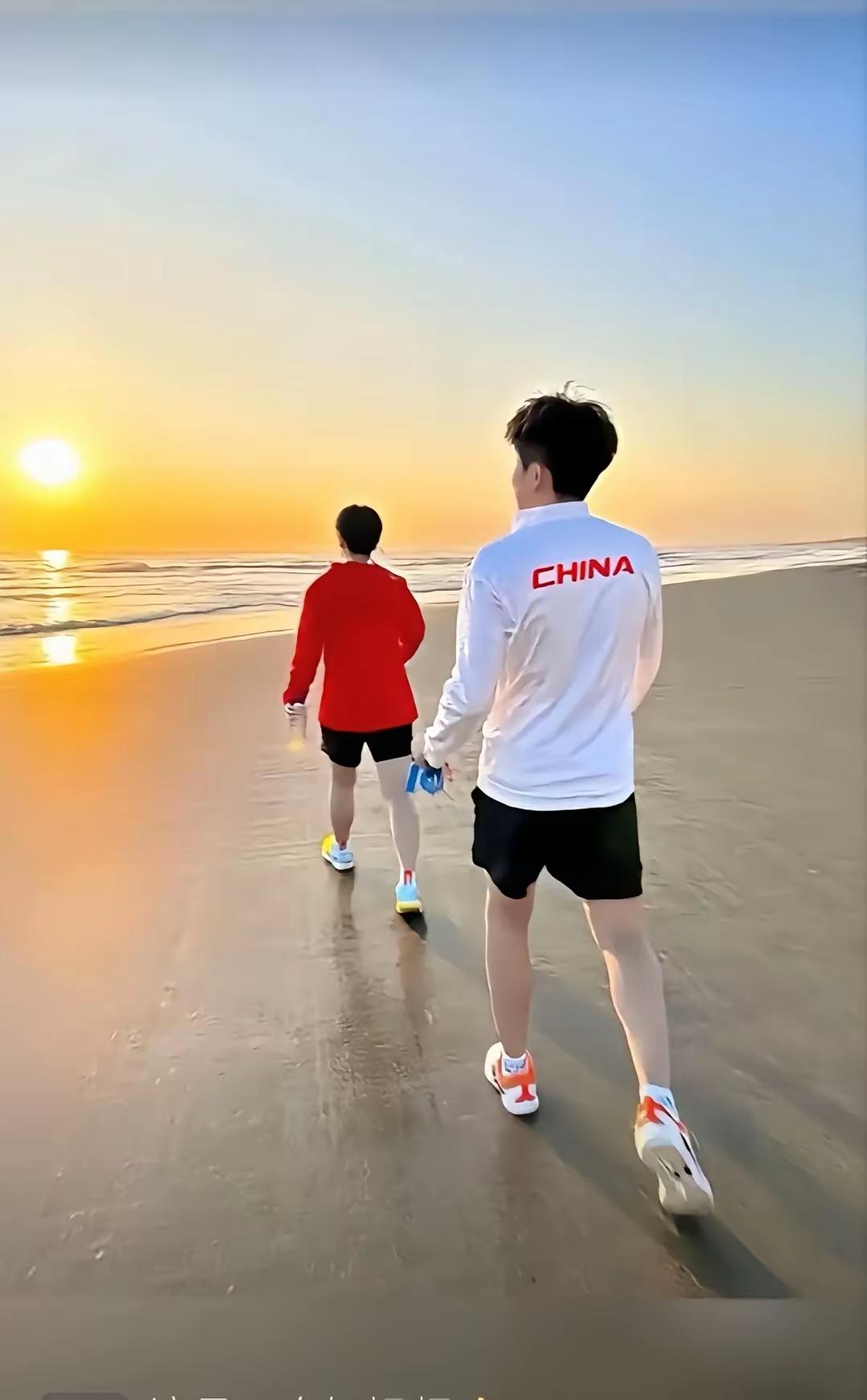 大头“五句话”深情告白莎莎：我的后背，永远交给你!
听了让你彻底入坑:
1.平时