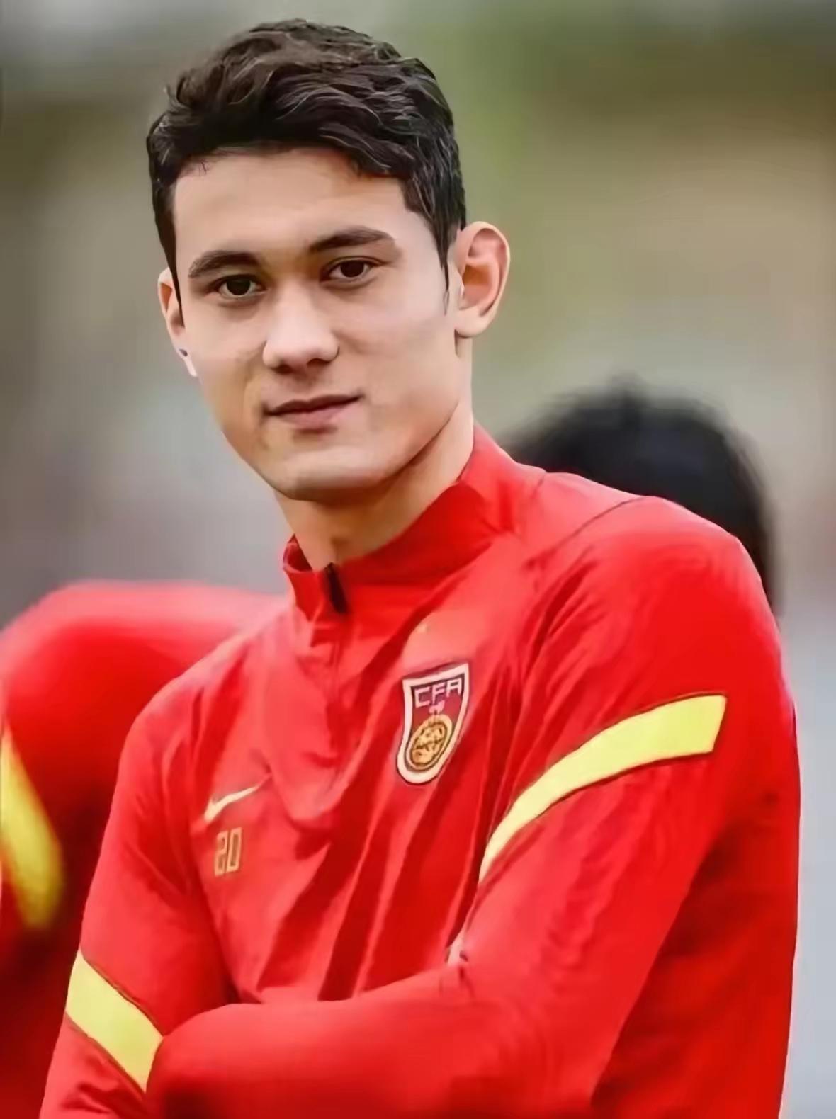 仔细看完上半场才明白为啥0比2
不是因为兄弟们不努力，也不是因为对手强到无法对抗