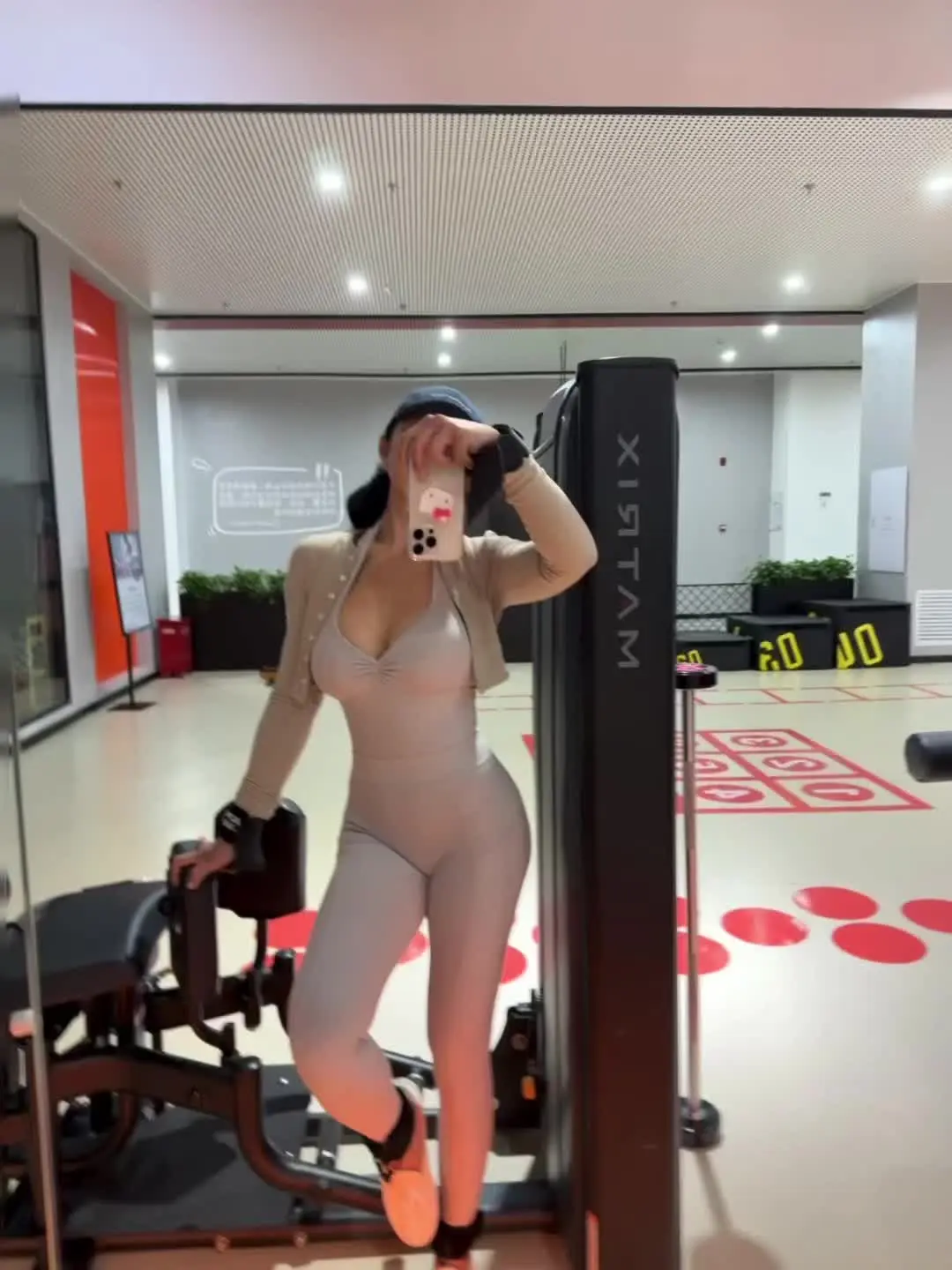 63岁阿姨健身8年身材如少女
