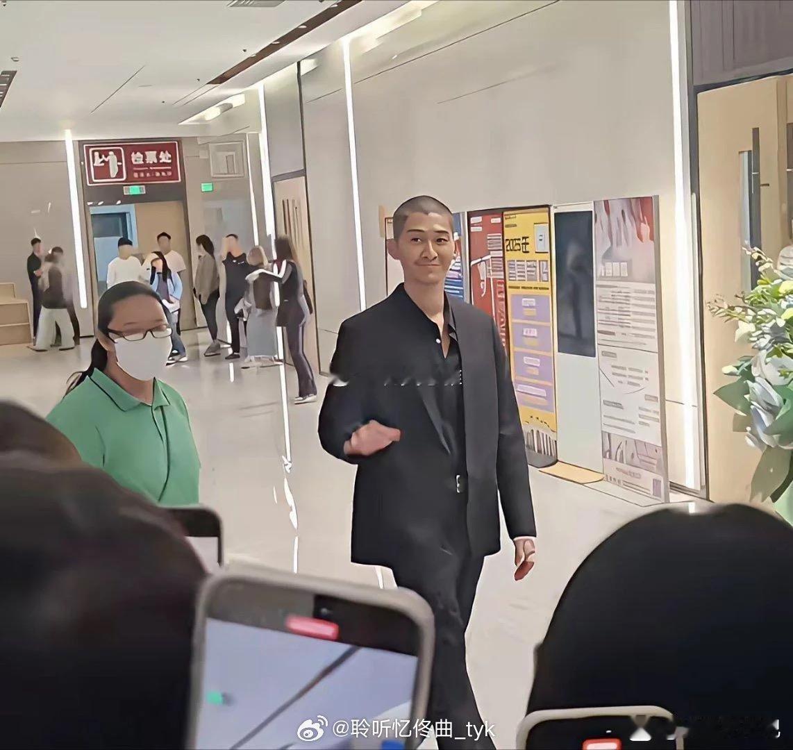 曾经的顶流男星张翰，怎么变成这样了 