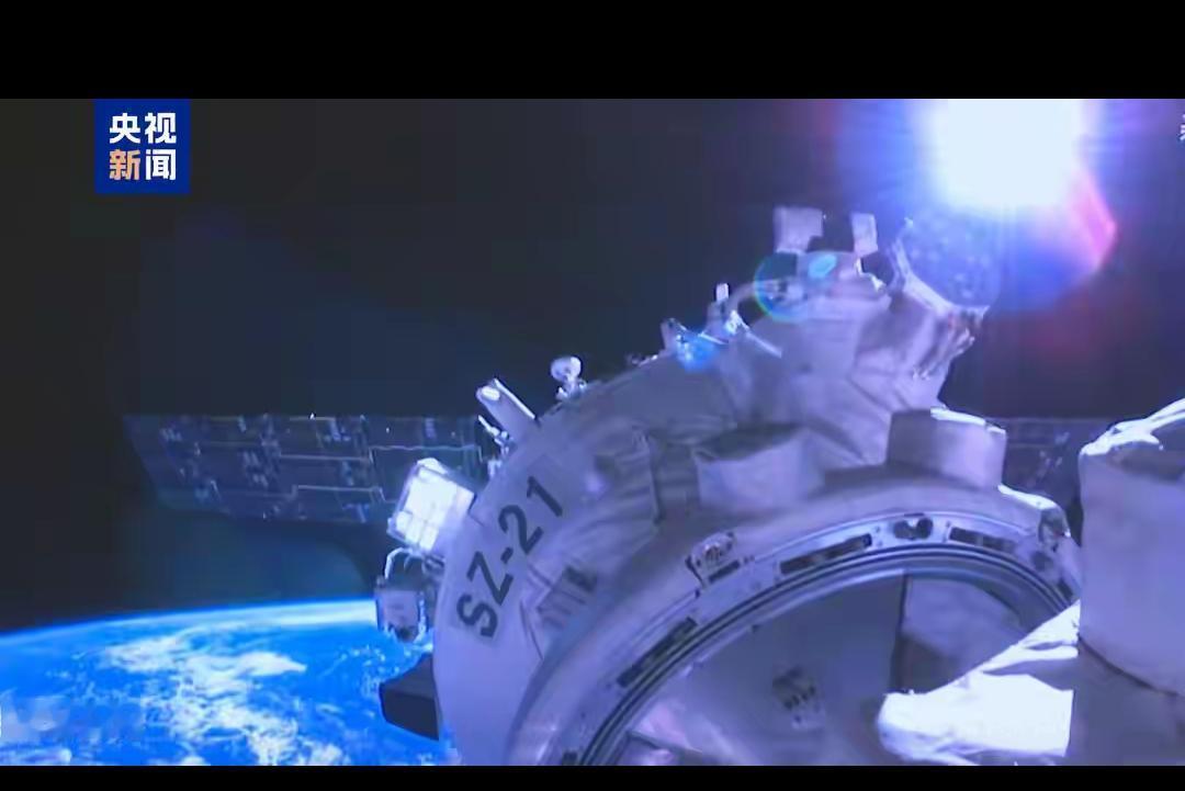 神二十乘组换船回家！这个“小插曲”才是中国航天的硬核底气！
 
11月14日神二