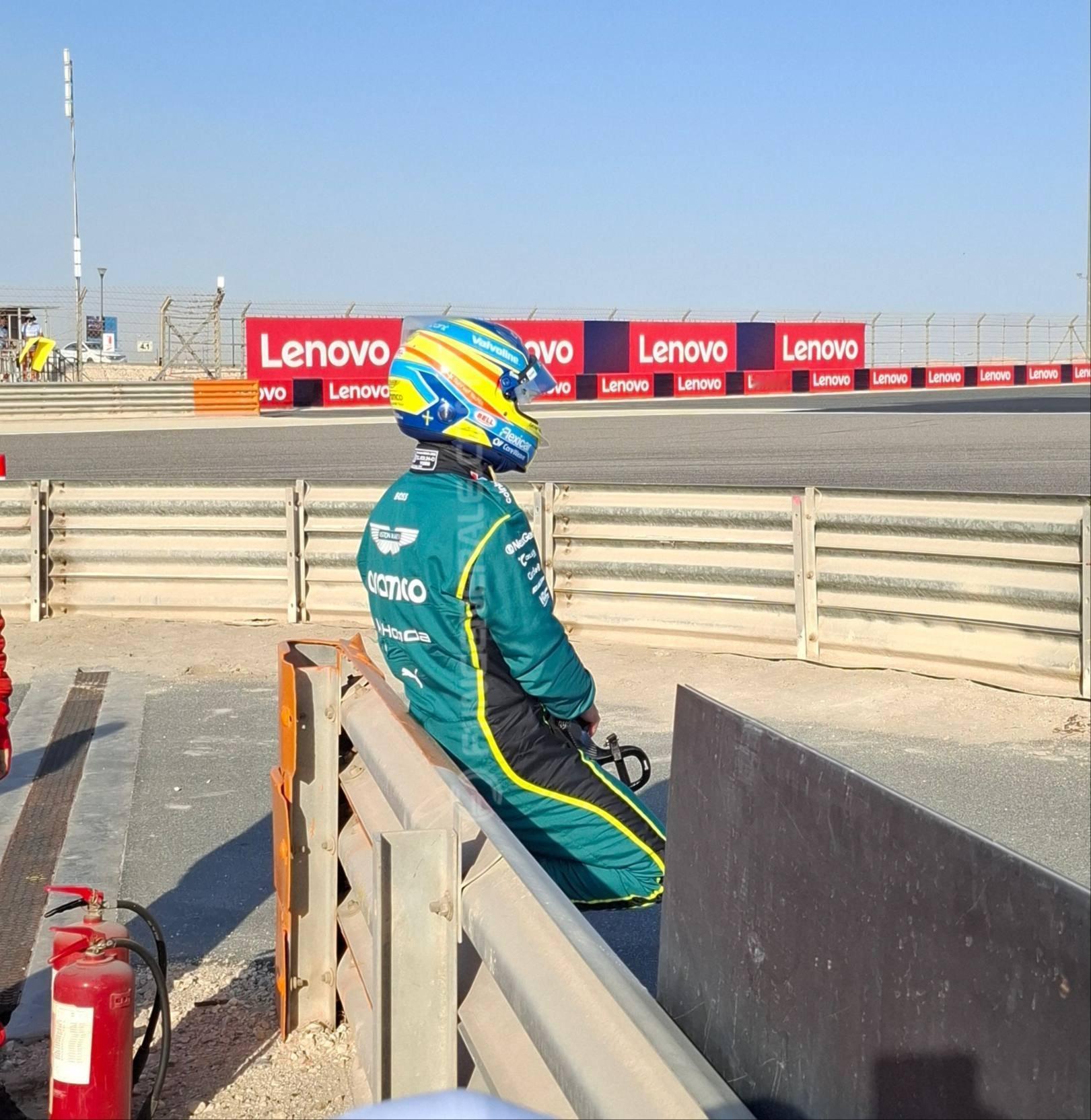 赛道旁的阿隆索f12026f1季前测试