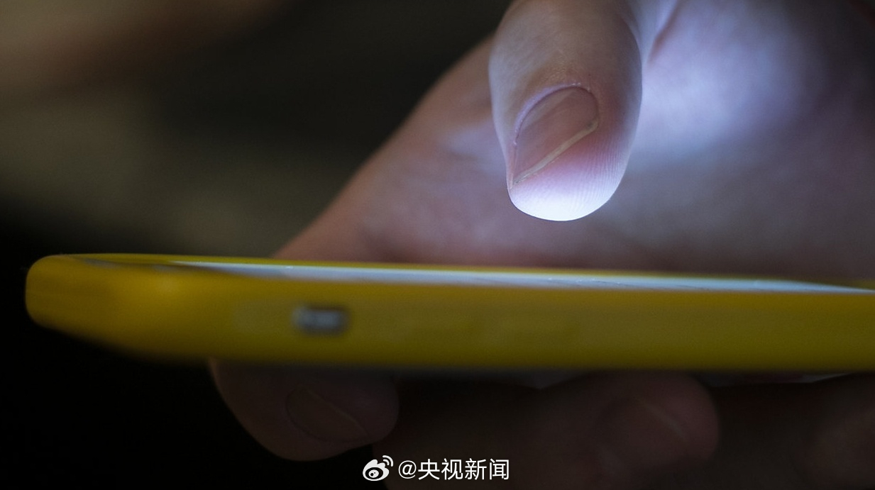 【新加坡将禁止中学生在校使用智能机】新加坡中学生用的APP到点自动关 11月30