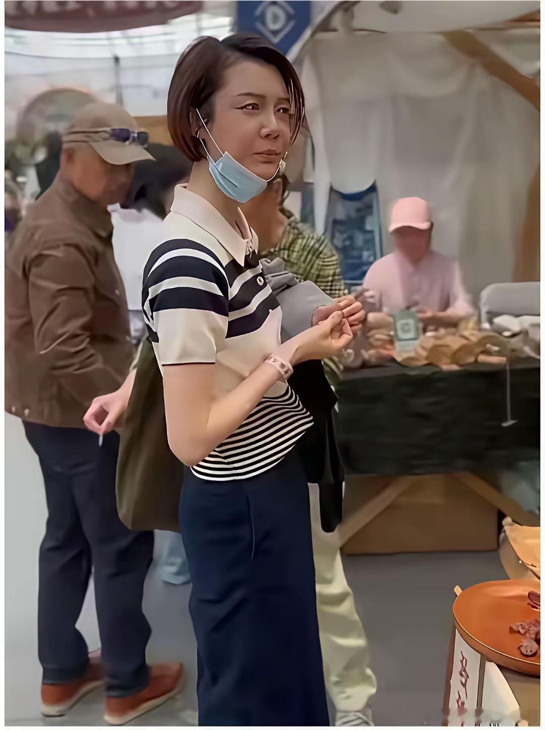 陈晓，看上身好单薄啊。 ​​​