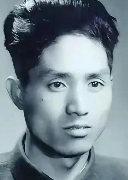 1942年，赵培宪被俘，日军拿他练刺杀，突然他摸到了裤腰带，而且有点松，顿时，他