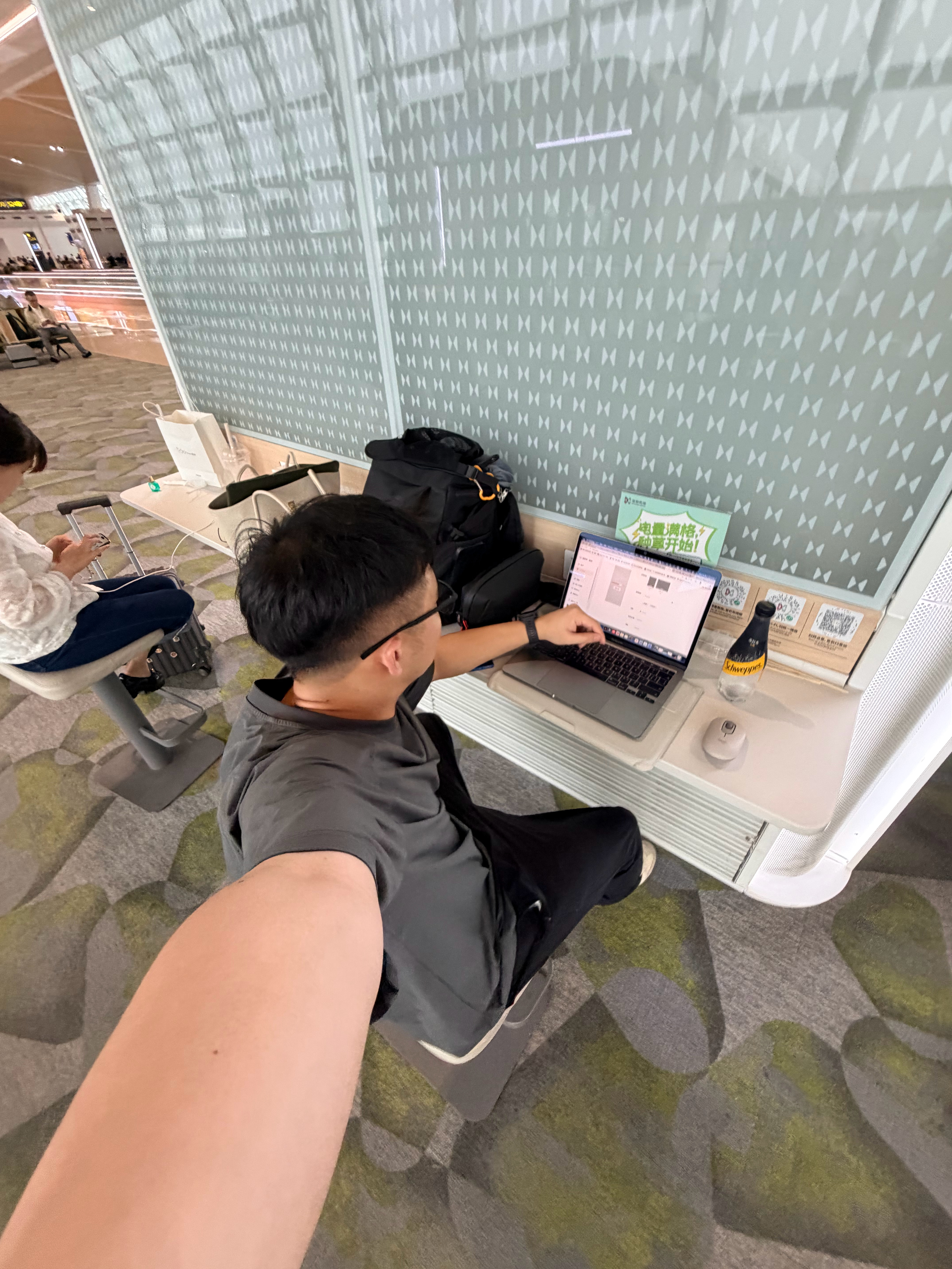 淦！今天深圳天气也没下雨还能延误…… 深圳·深圳宝安国际机场