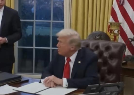 到处煽风点火、透支信誉，说话不算数、做事双标，连自己人都看不下去了。
以前大家还