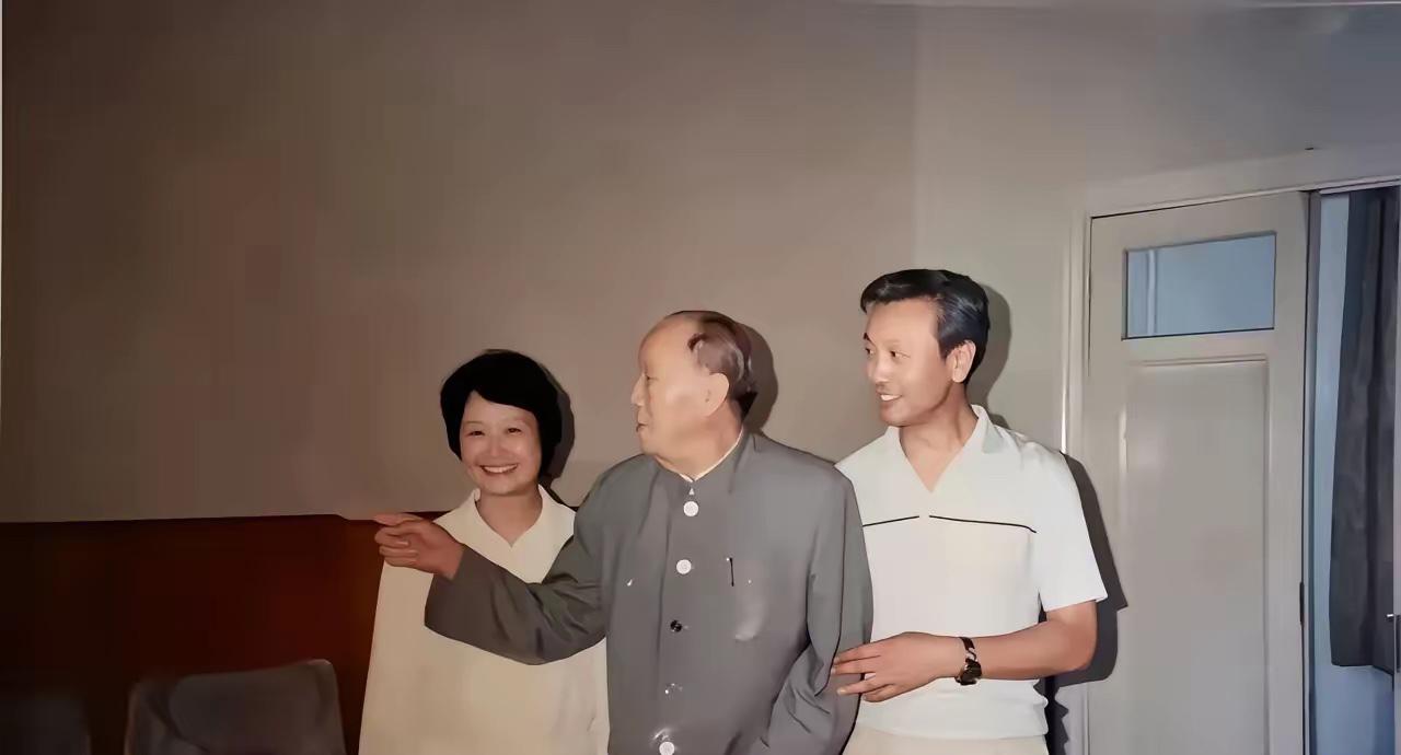 内蒙古唯一的开国上将，长子是副国级，长女是正厅级。考考你，这是谁一家人？