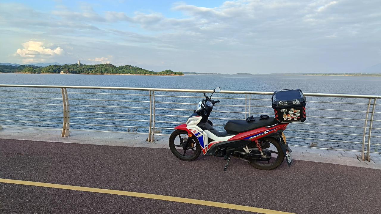 摩托车骑行中最主要的是什么?
摩托车旅行固然让人兴奋，毕竟这是和自驾游有明显区别