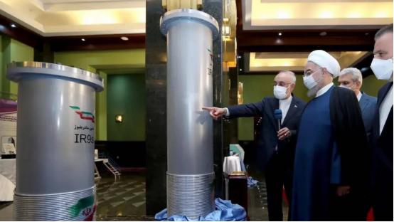 当地时间4月13号，伊朗说铀浓缩这事儿最多暂停5年，可特朗普呢，连想都没想当场就