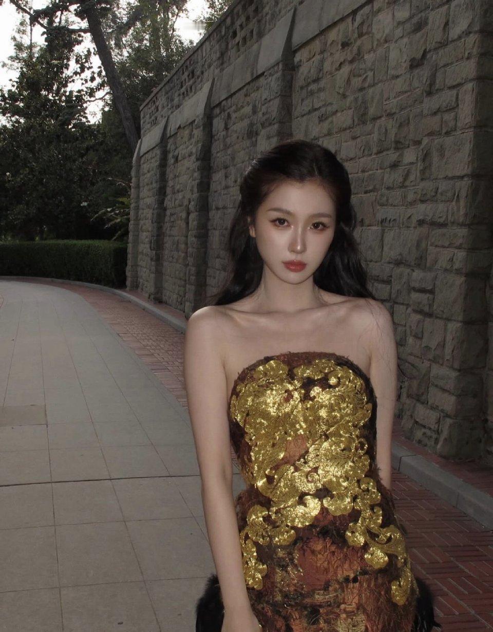 好喜欢虞书欣冷脸啊 好美… 