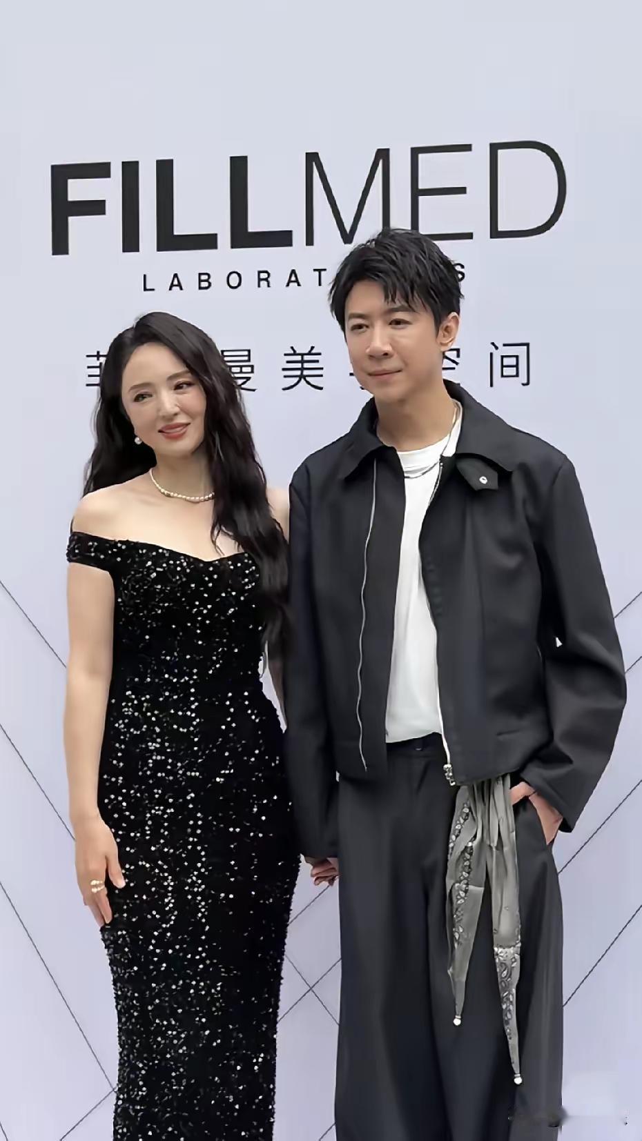 这可真的是风水轮流转呀，董璇和张维伊在一起以后，张维伊真的是越来越年轻了，也越来