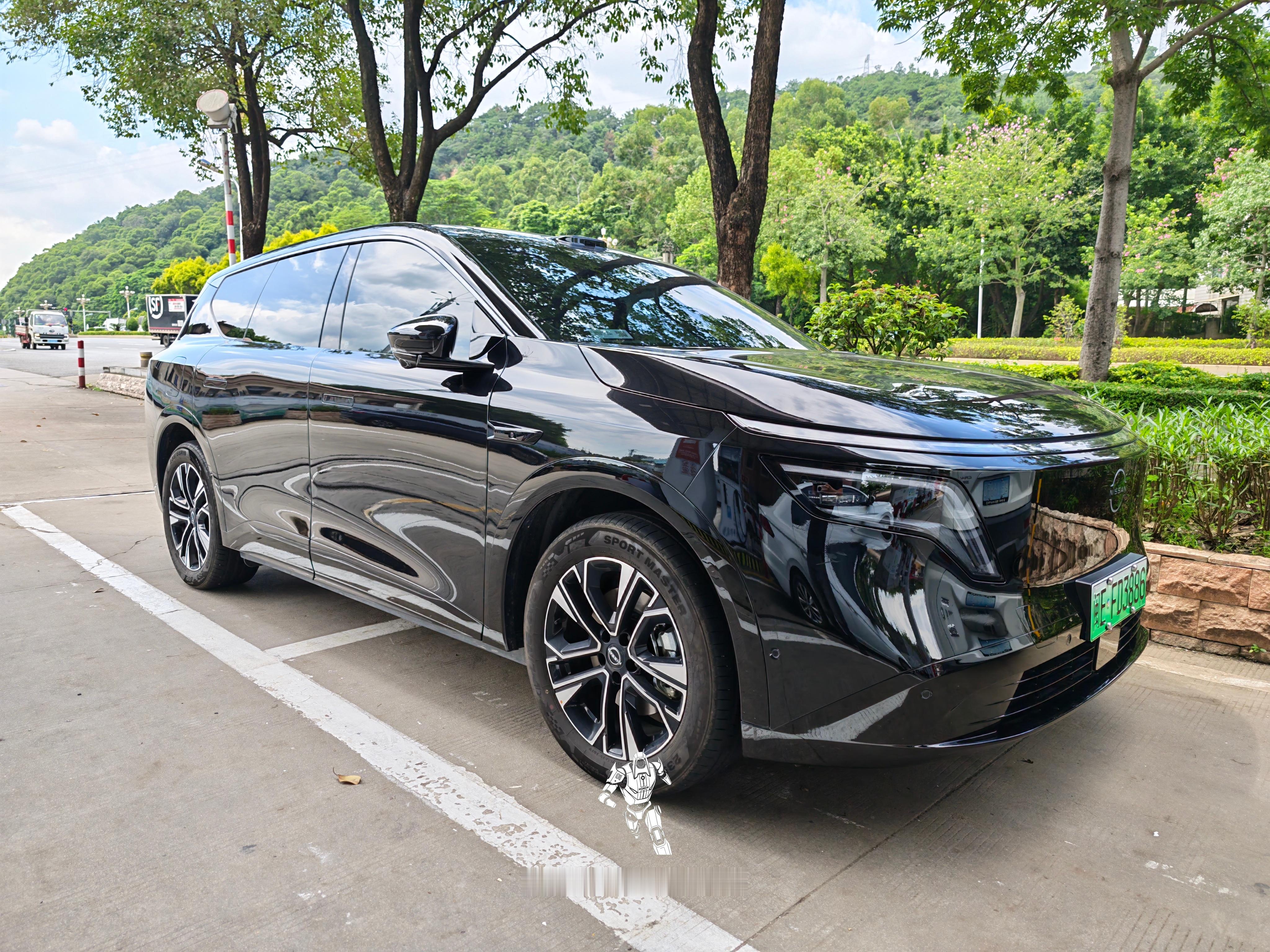这车漆真靓日产 NX8印象中好像还没开过…… ​​​