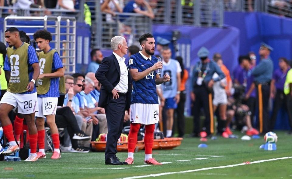 法国队疑似出现内讧⚠️赢球却陷内讧风波！法国3-0瑞典晋级，德尚遭谢尔基当众无视