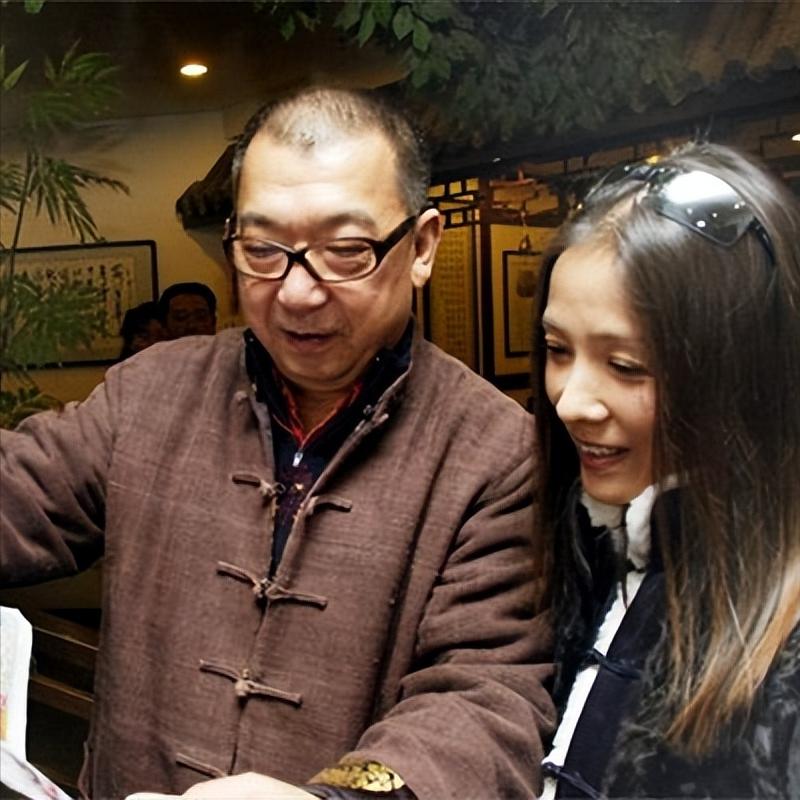 导演，郭宝昌，第一个老婆，离了，第二个老婆，离了，拍戏的时候，认识了话剧演员，柳
