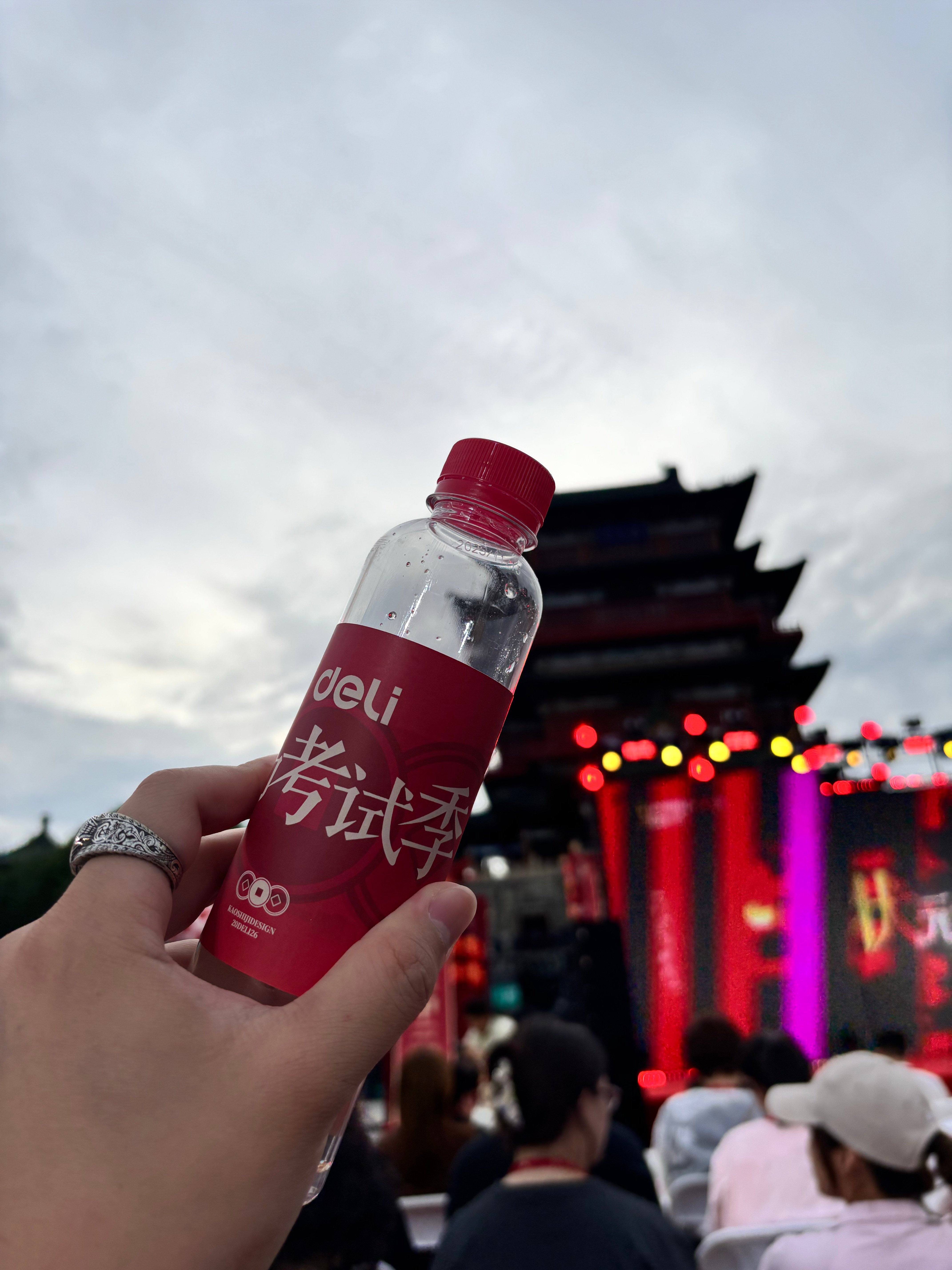 考试季，过阵子就可以挨个问考几分了，真爽