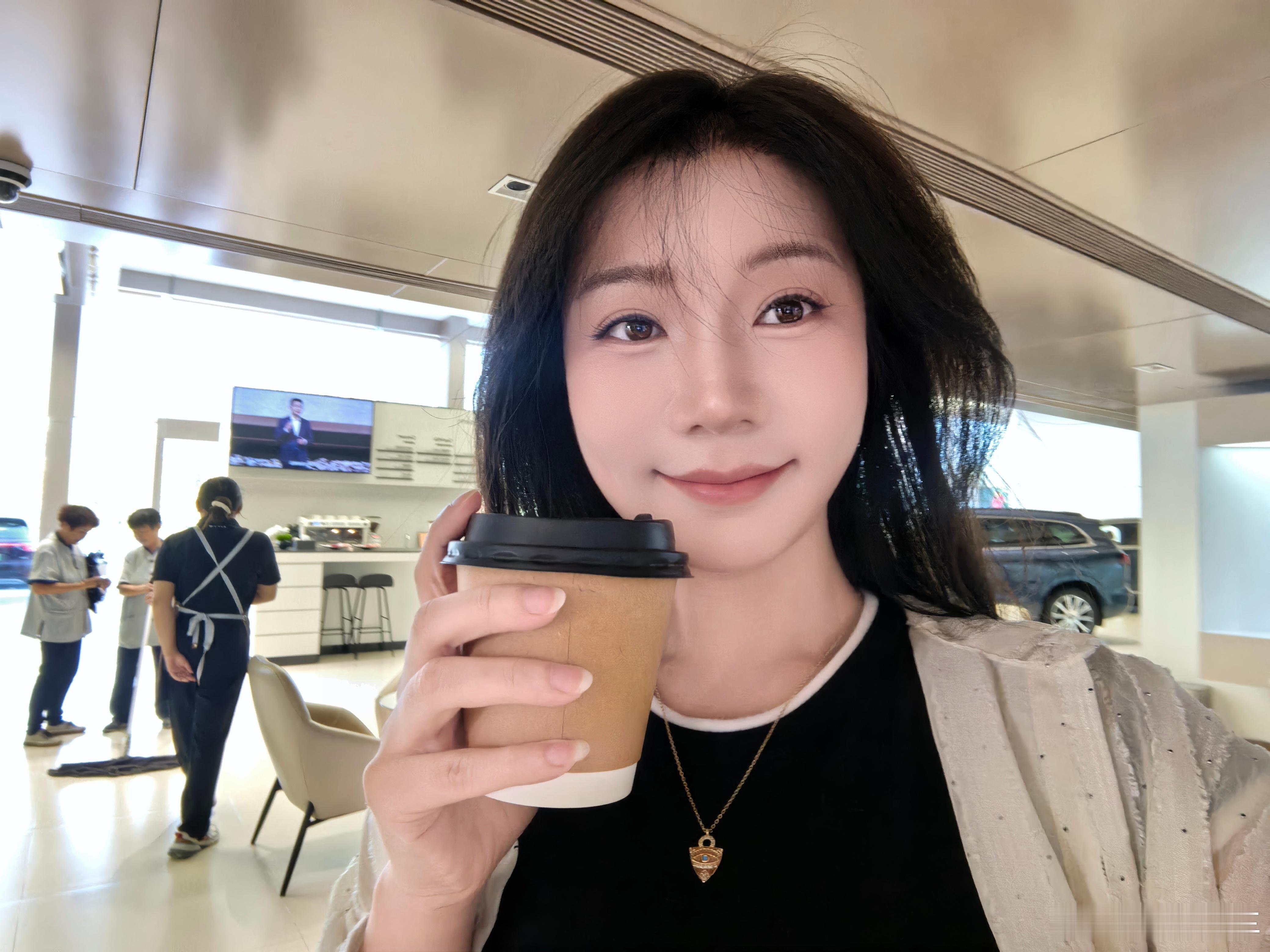 染发真是能改变一个人的气质图 1 是我的自然发色，没染过其他的都是 AI 给我换