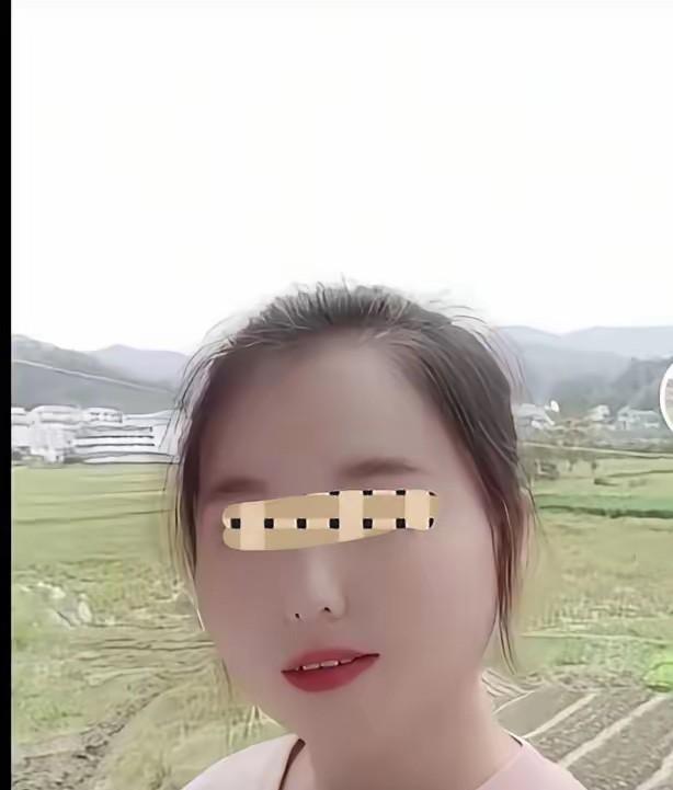 安徽6岁女童佩佩确认遇害，凶手竟是楼下女邻居柳某某。

真没想到是熟人作案，原因