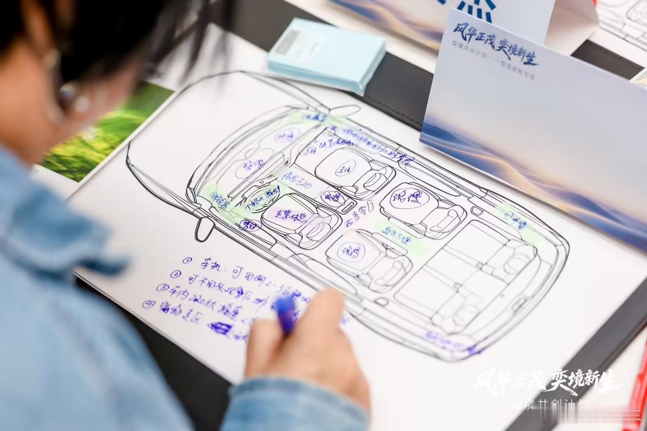 东风和华为乾崑搞的新品牌“奕境”有新动静了！
目前网上已经出现了汽车伪装图，爆料