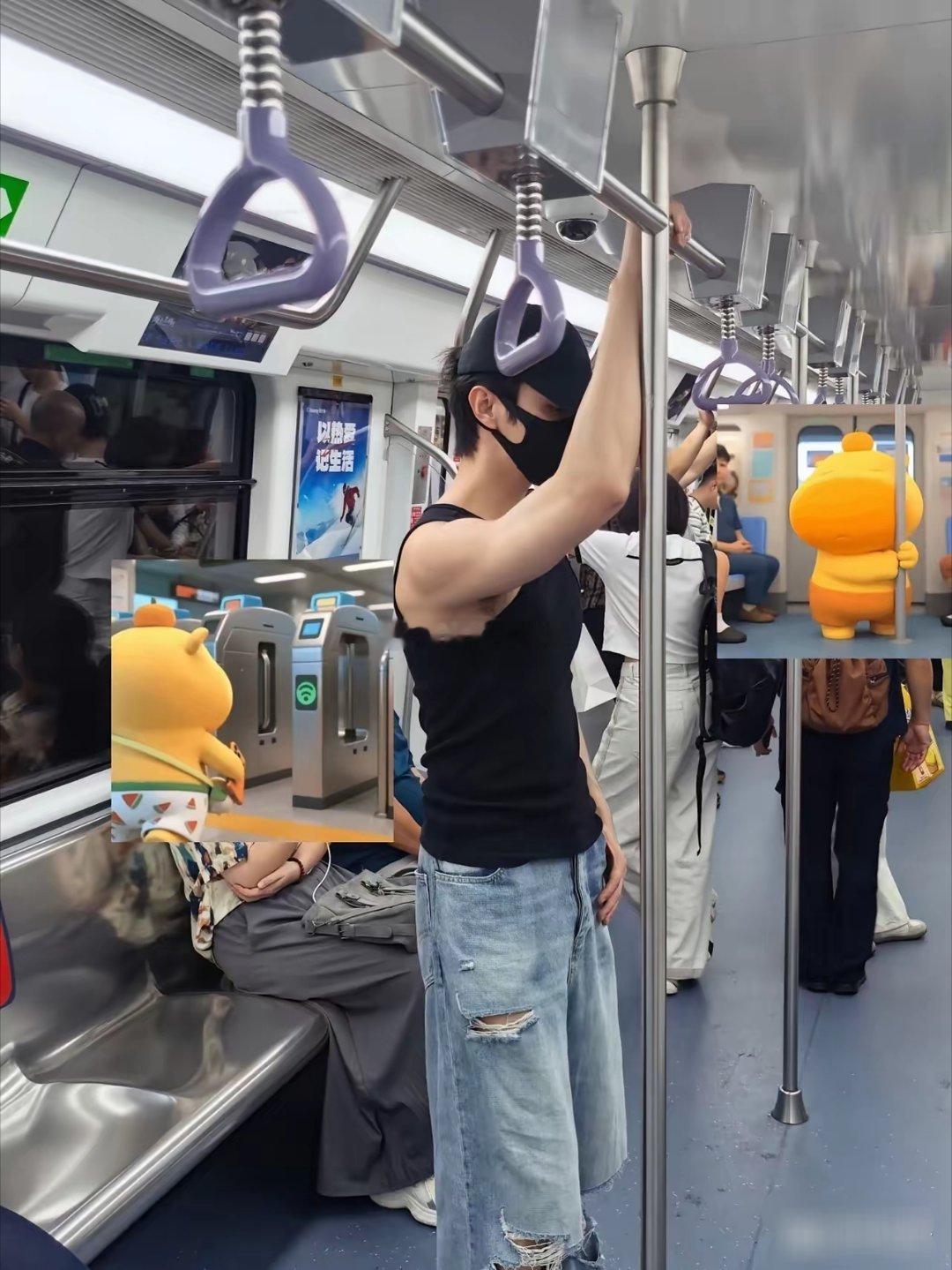 许凯在深圳地铁被路人拍到，照片一放出来就传开了，他本就是土生土长的深圳人，回这边