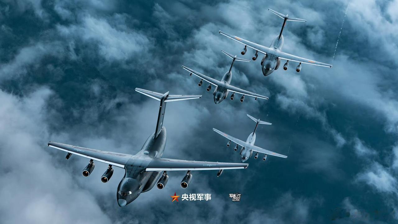 大国之翼，同风起。军迷们的视觉盛宴，钢铁线条的美感。运20 中国歼-20
