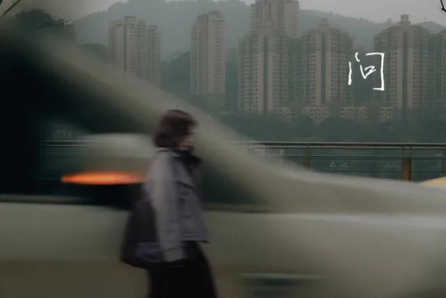 因为爱，
才想你。
因为爱，
才恨你。
爱也罢，
恨也罢，
今年终，
盼君归。