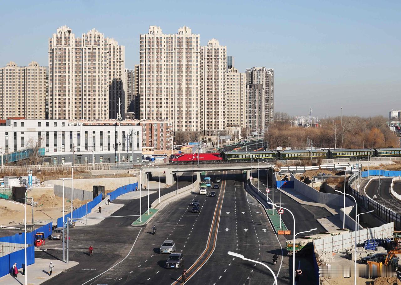 北京城市副中心线西段提升工程马上就要投入运营啦。

这条北京西到良乡的市郊铁路改