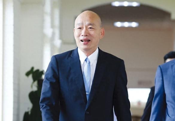 韩国瑜的沉默，就是他投给郑丽文的最响亮的一张“否决票”！很多人以为，他迟迟不表态