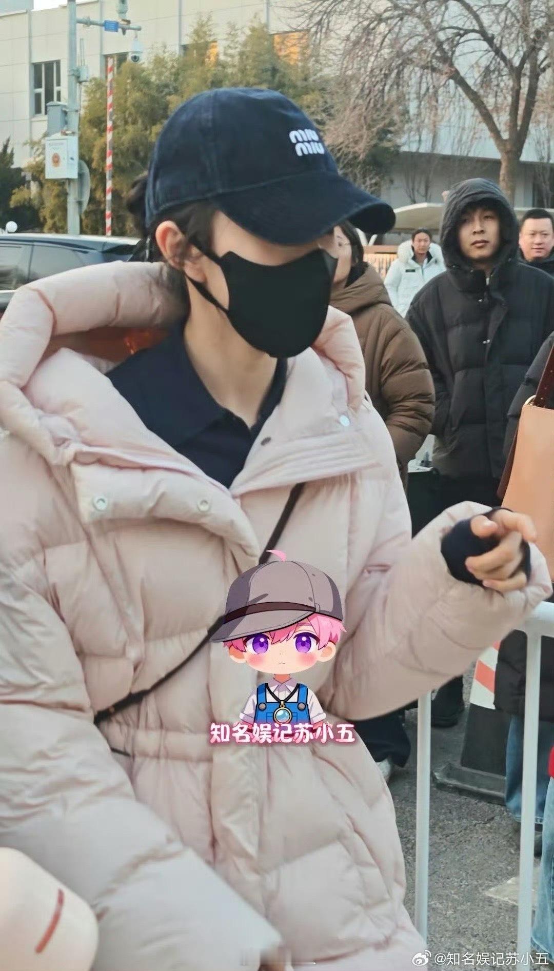 刘浩存春晚彩排刘浩存现身央视啊啊啊啊粉嫩存子去央视春晚彩排啦