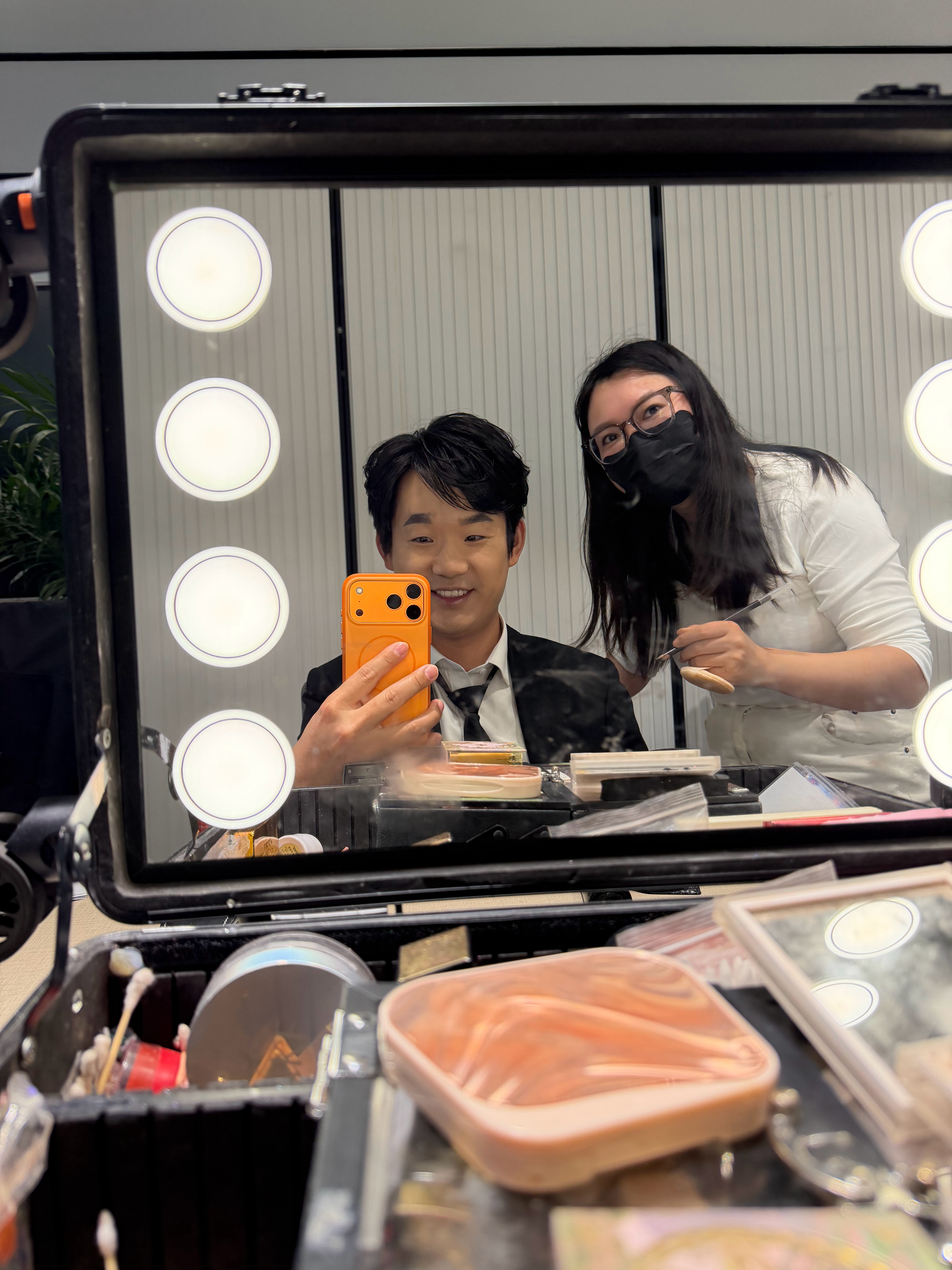 第一次被化妆师改造，发型、眉毛都改了，我觉得对得起那4个字：帅的一匹 珠海·华金