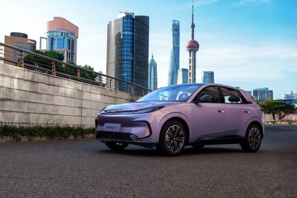 纯电市场百花齐放，极狐T1成A0级纯电焦点极狐T1的智能互联体验出色，手机与车机