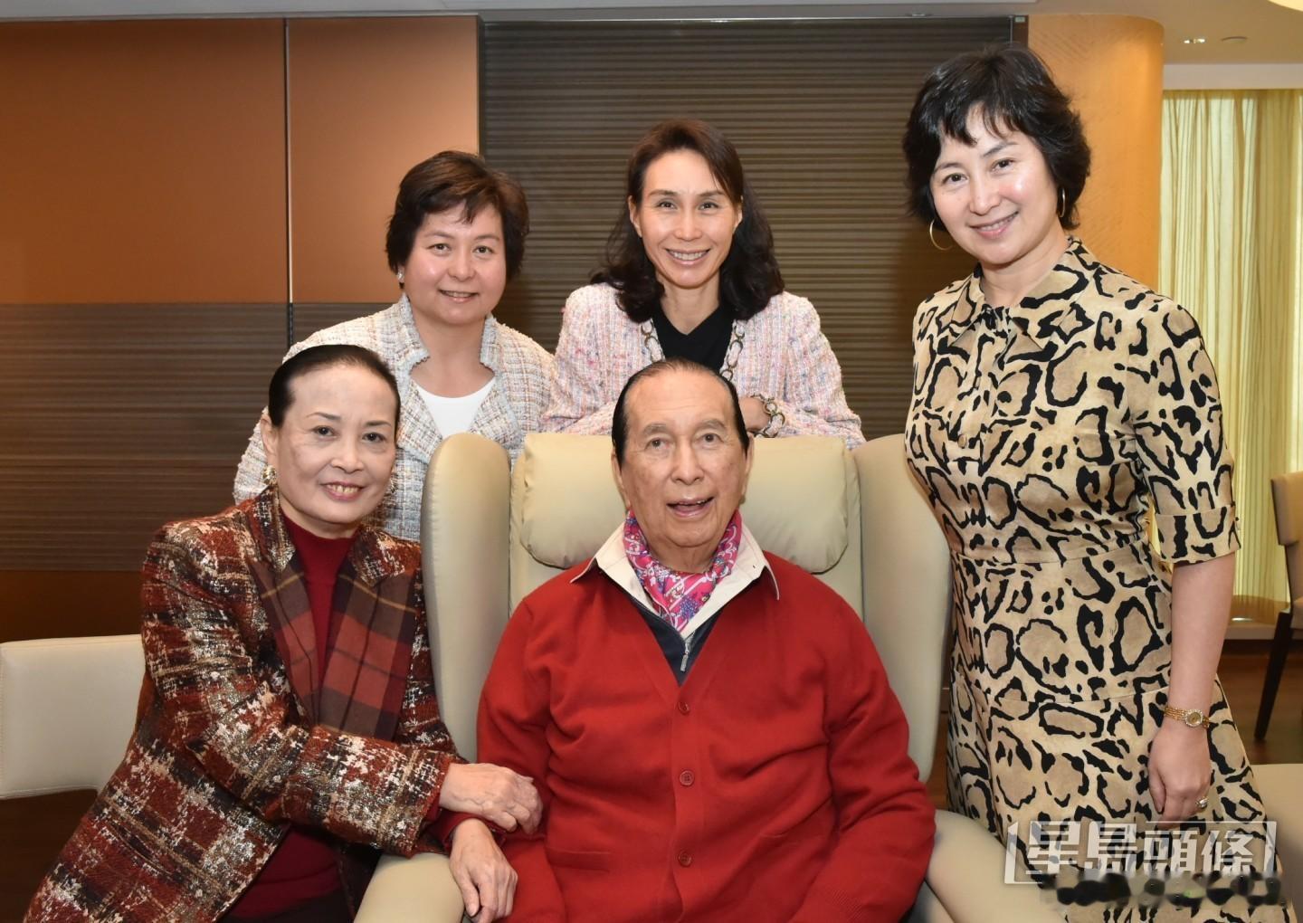 何超蕸追思委員會名單巨星雲集 楊千嬅楊紫瓊李澤楷任籌委 彰顯賭王千金廣闊人脈.已