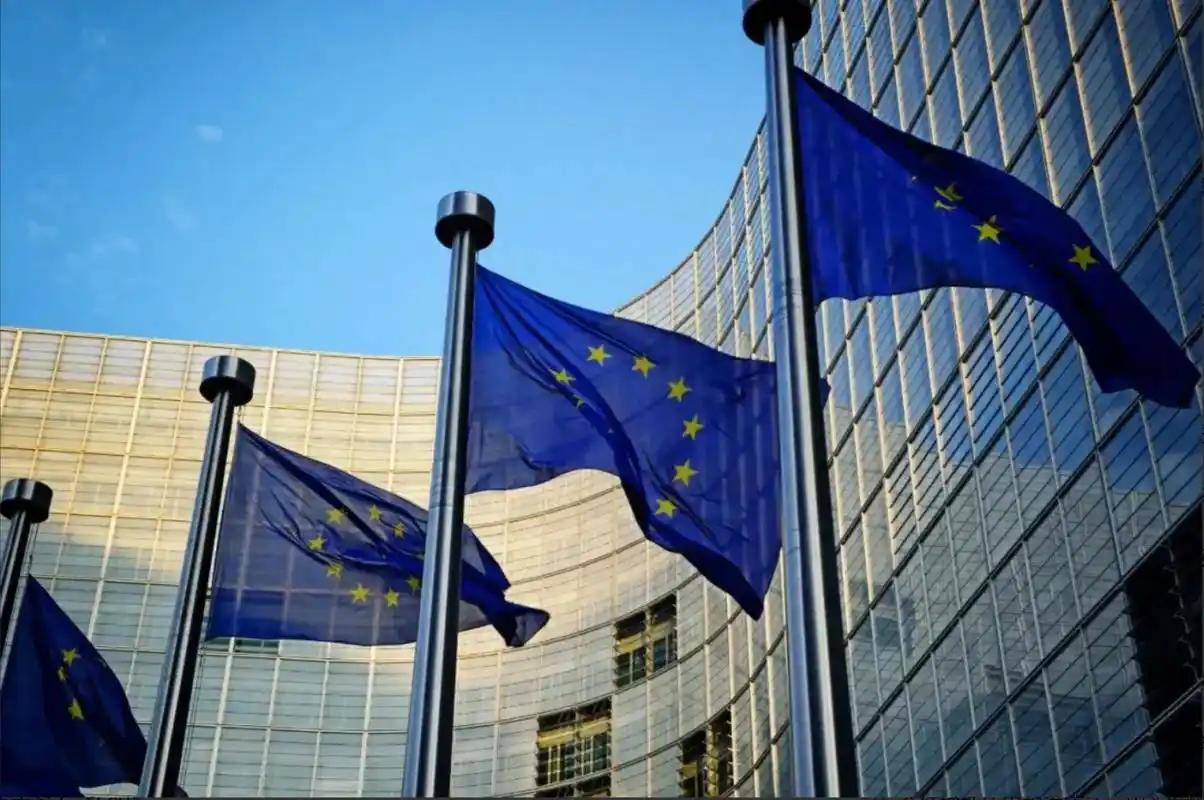 美国将中国电动汽车关税上调至102.5%，政策效果与初衷出现背离，关税抬高进口门