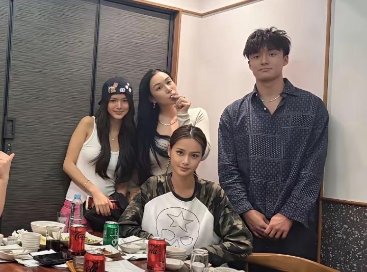 钟丽缇的思想会不会太开明了？她居然支持刚满18周岁的二女儿Jaden早恋，还同意