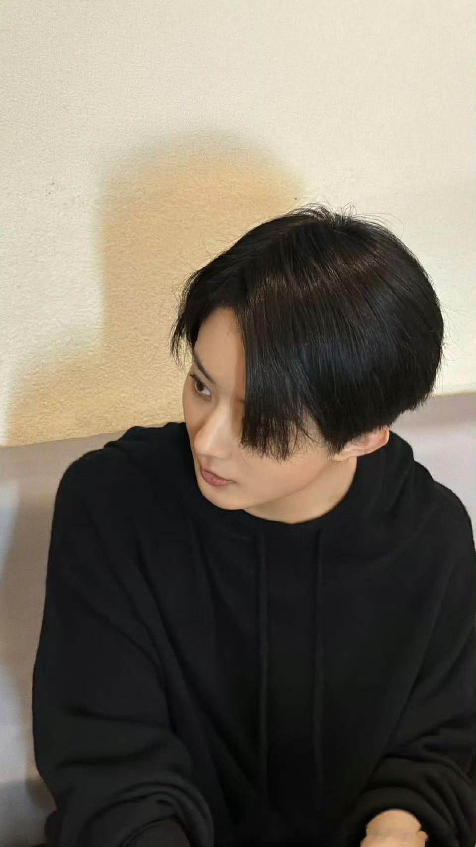赵丽颖夏日短发明净感赵丽颖短发黑卫衣look赵丽颖短发黑卫衣look ​​​