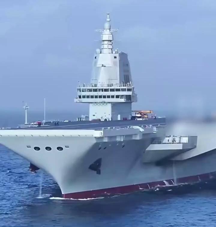 日本现在又张狂起来了，还听说如果发生战争将会把我们的福建号作为首要攻击目标。
八