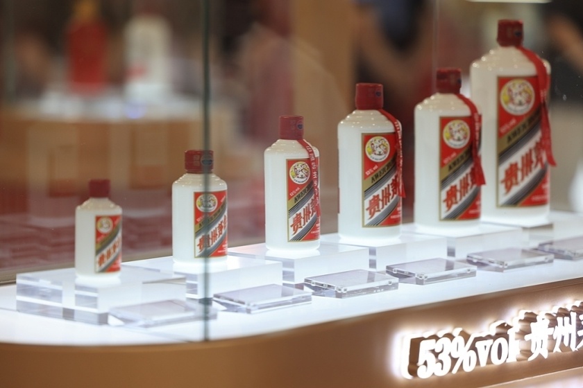 【#飞天茅台零售价不再统一# ，开始执行“双价格体系”】近日，澎湃新闻记者从北京