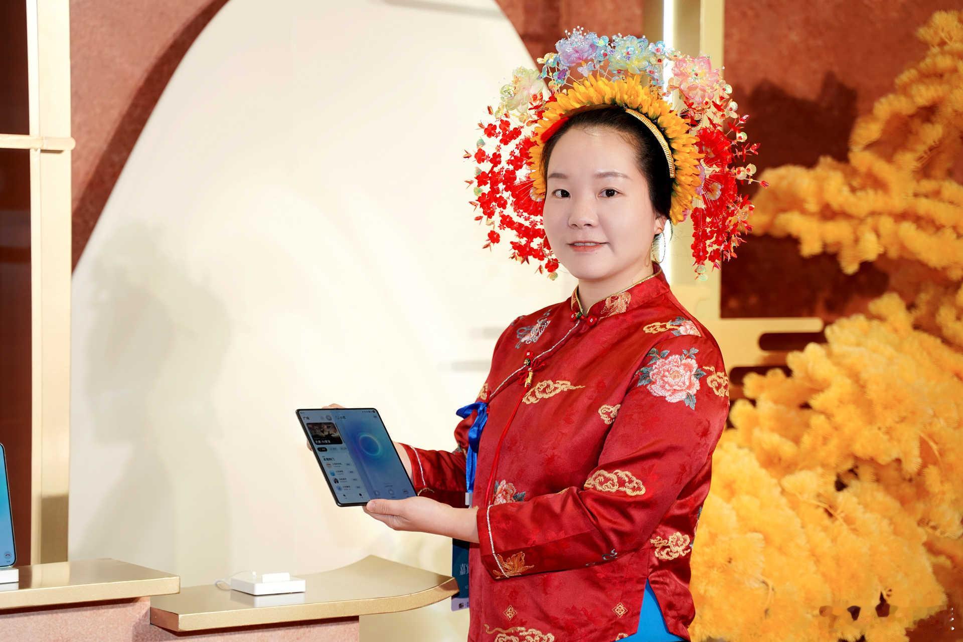 微博非遗盛典首位AI员工上岗好家伙，小艺这是成功出圈了呀。昨天微博焕新非遗盛典颁