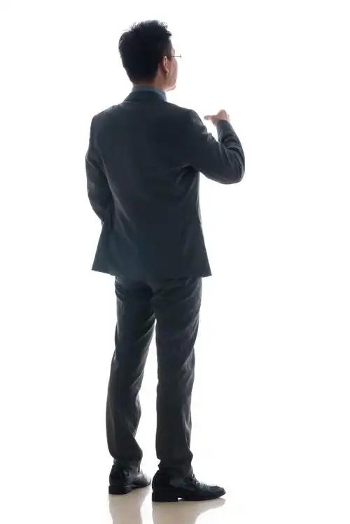 一个很脏但很现实的真相：
 
“未来5年，好好活下去，你得先承认——100个朋友