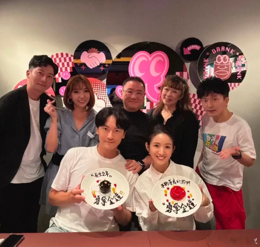 好幸福。。。我们恶吻售后又又又又更新了！林依晨、郑元畅，恶吻的“爸妈”还有阿财叔