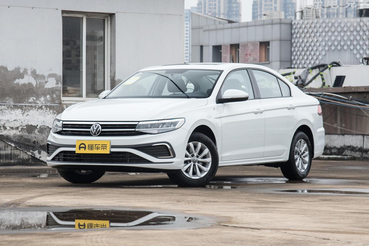 十万以内买台家用轿车，大众宝来能不能买？
宝来的存在感在大众产品线当中，要比朗逸