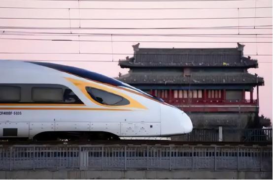 中国高铁就快被粪便淹没了？2023年，香港评论家史蒂芬•陈声称，中国高铁“粪便处