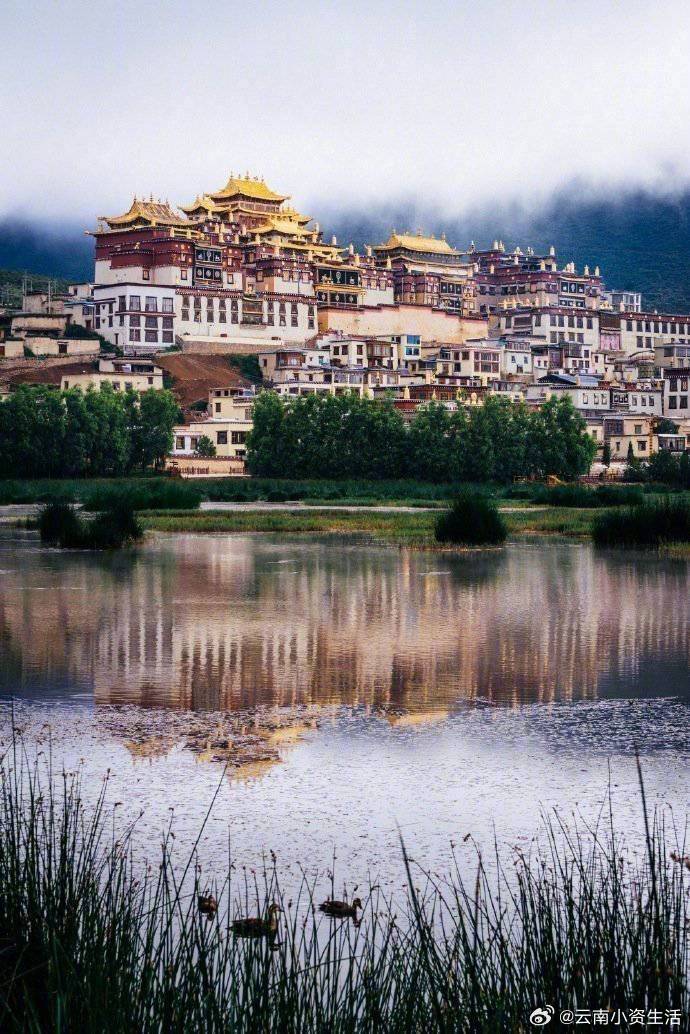 香格里拉松赞林寺心灵牧者的信仰天堂  via:  极品游记 云南旅行攻略