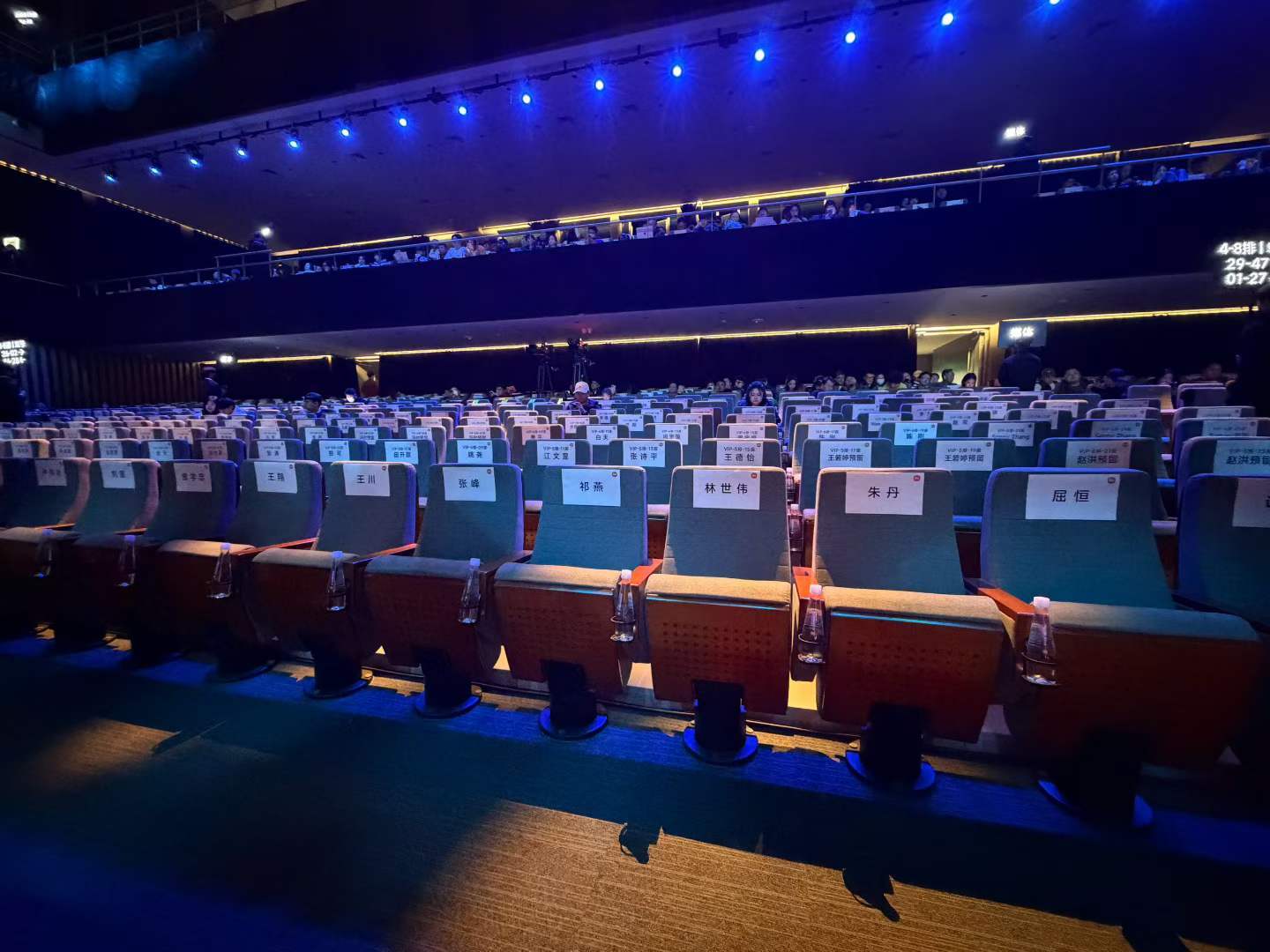 多家车企高管齐聚新SU7发布会小米发布会 军儿的朋友圈，可以，昨天是各个友商恭贺