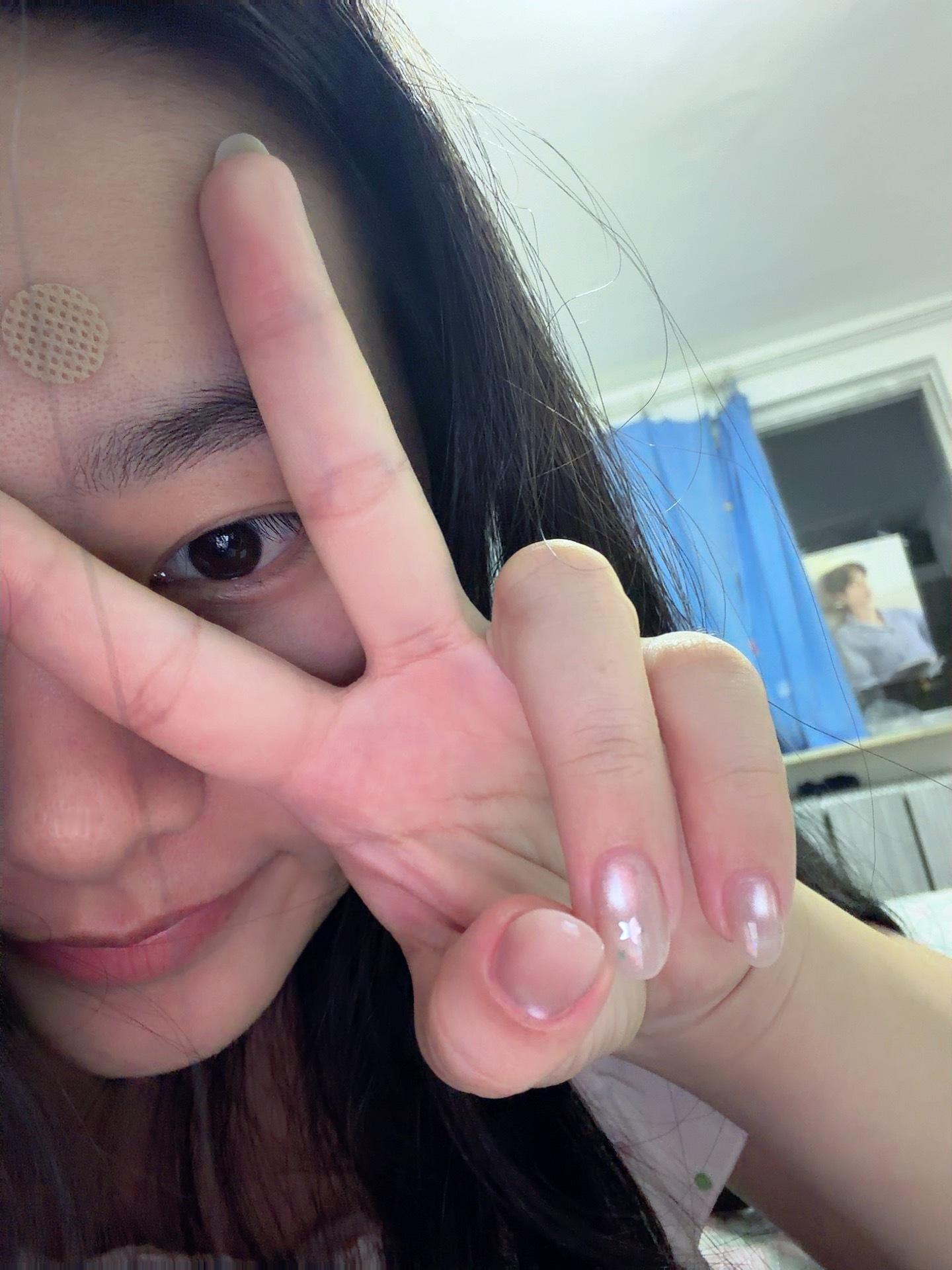 很喜欢我的新美甲 