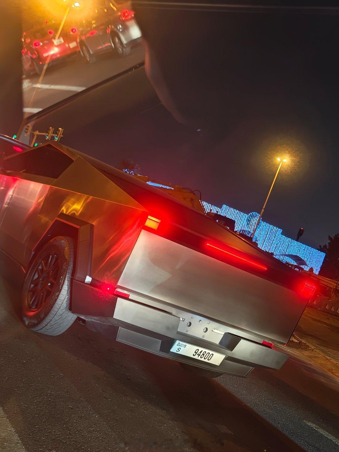 路遇特斯拉 阿联酋·迪拜