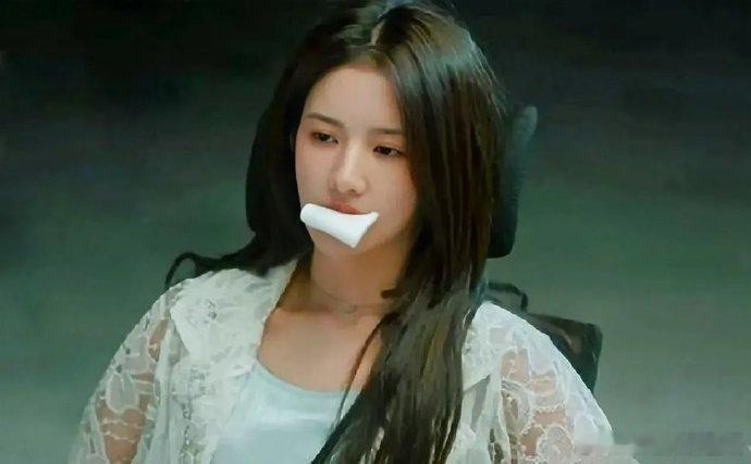 是不是有点太娇贵了，连绑戏都这么的假 ​​​