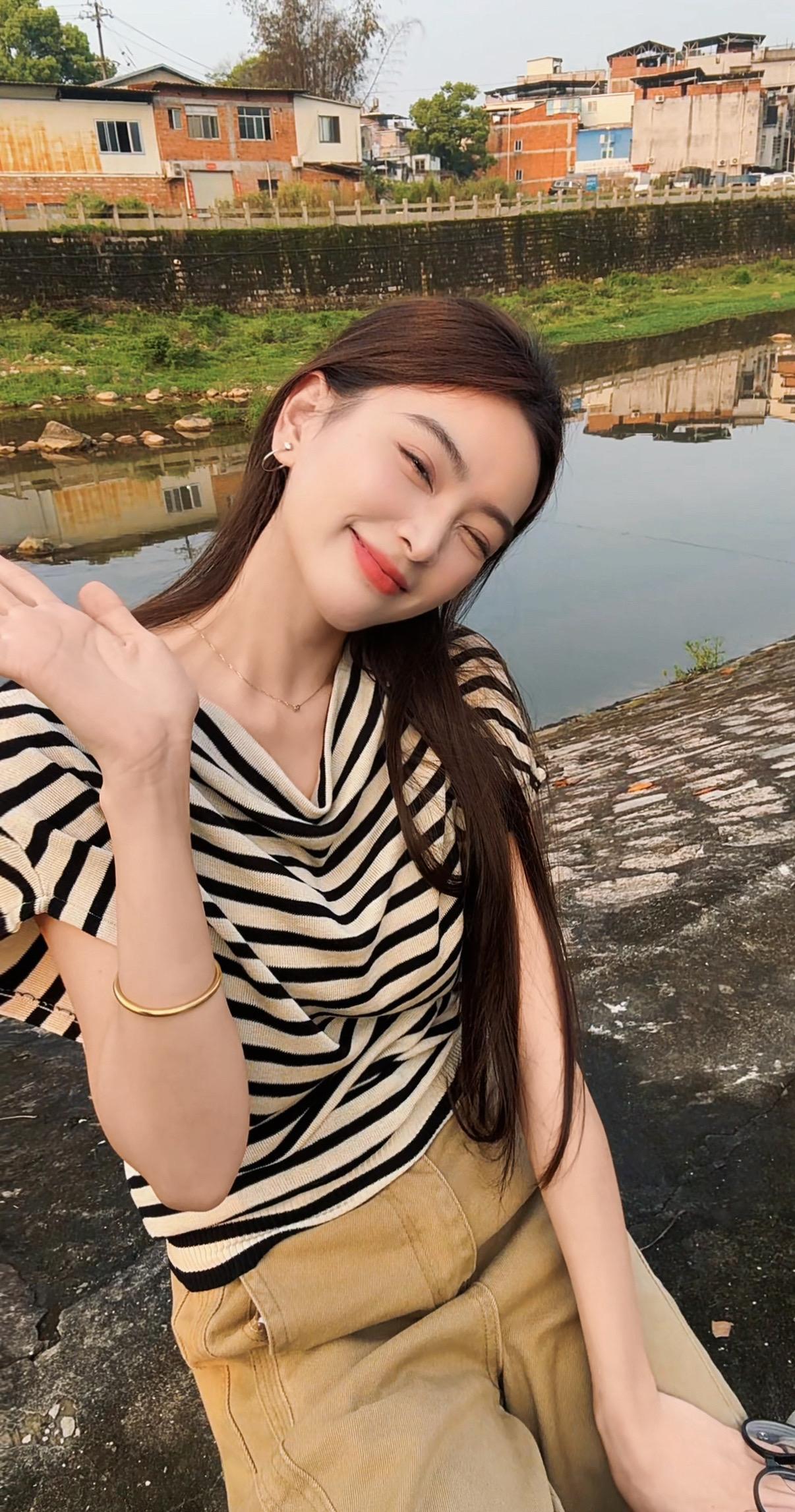 你傻傻的挺可爱 等我统治世界后我可以封你做我的仆人😎