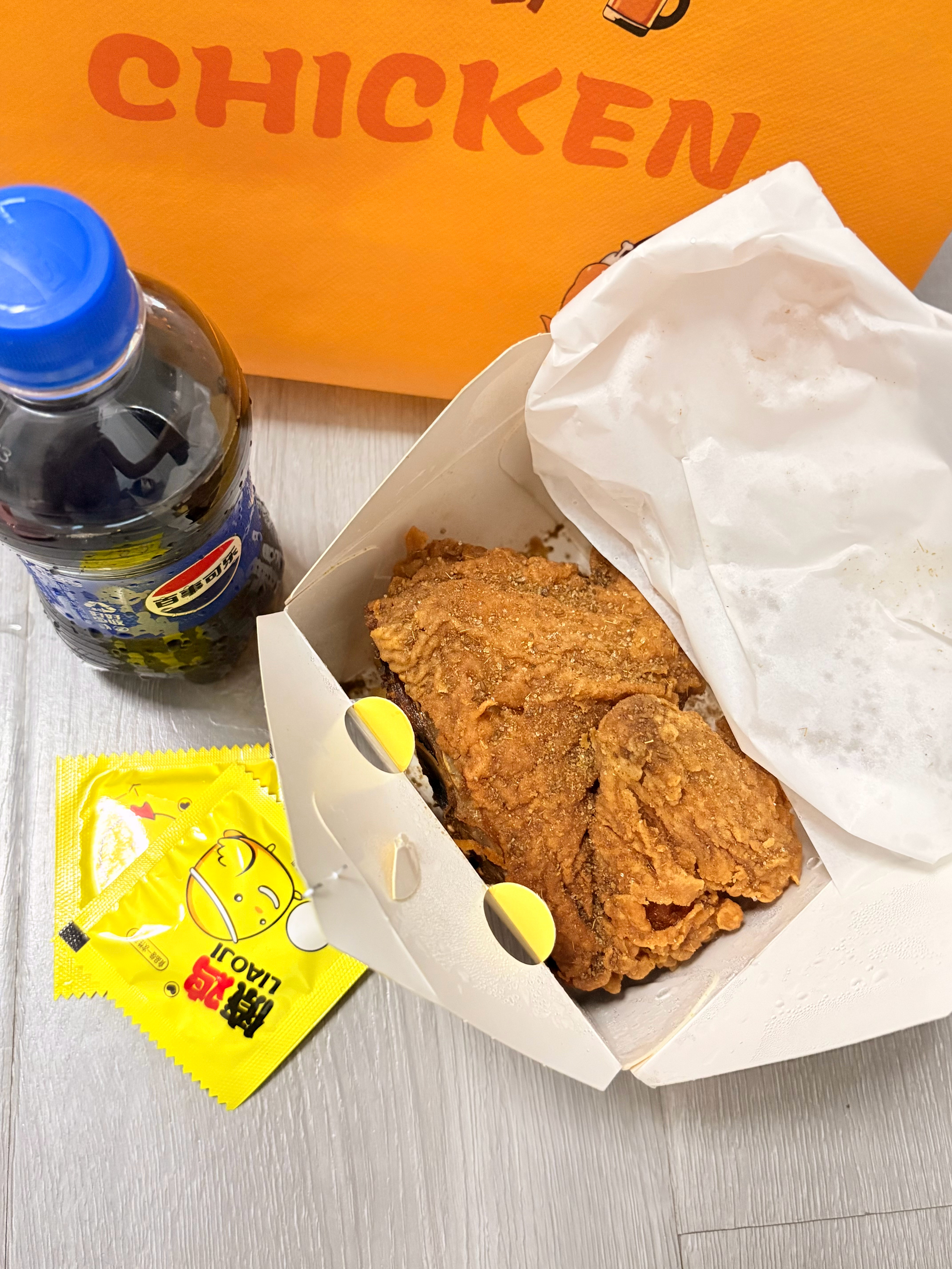 小姿崽给我点的炸鸡我也是好久好久没吃炸鸡了