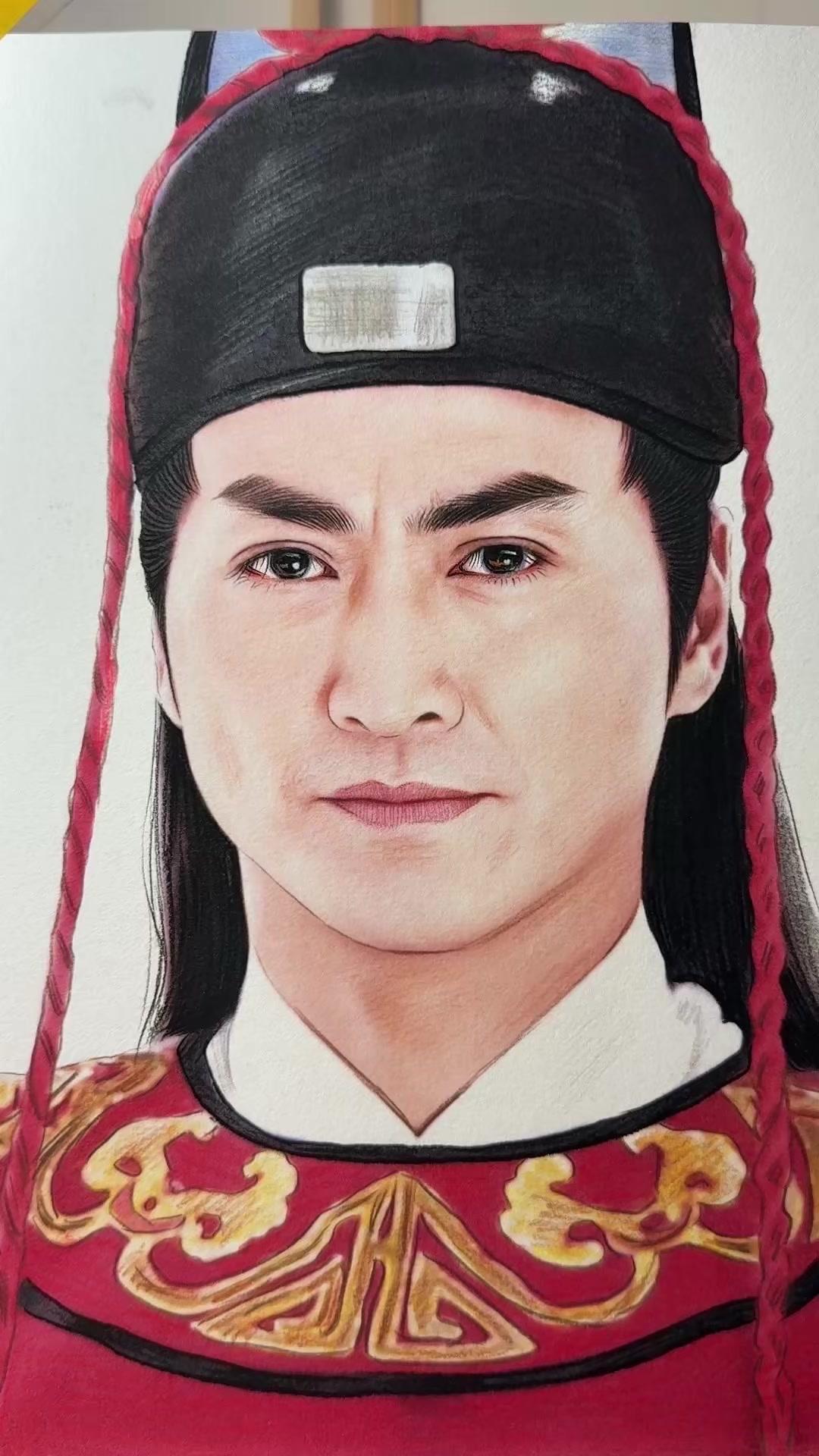 小时候看展昭，总幻想自己像他一样，身轻如燕、剑艺超群。他的帅气和正义，是多少人童